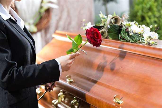 How Long Can You Delay A Funeral? 
